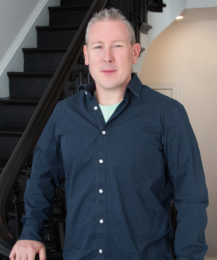 Headshot of Dustin Leer